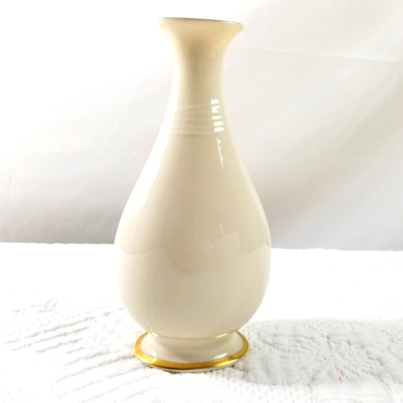 LENOX FLOWERS OF LOVE VASE - Picture 2 of 4